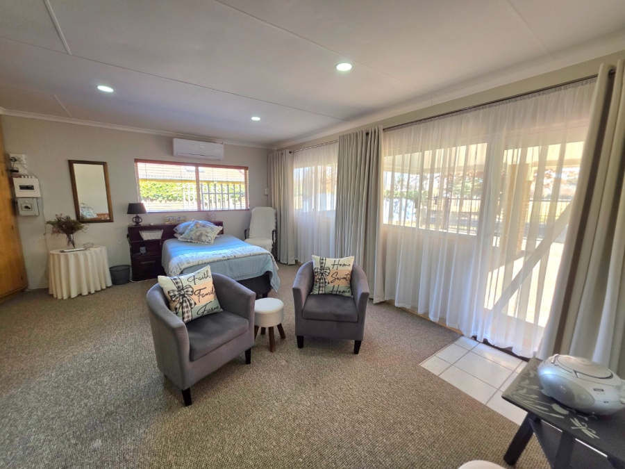 5 Bedroom Property for Sale in La Provance Free State